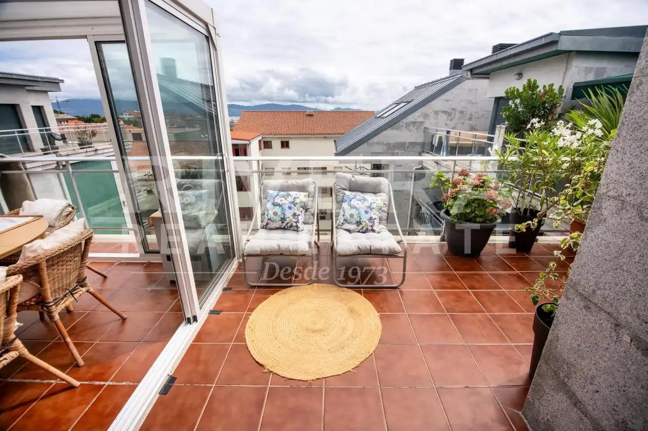 Terraza de Ático en venta en Sanxenxo con Calefacción, Parquet y Terraza