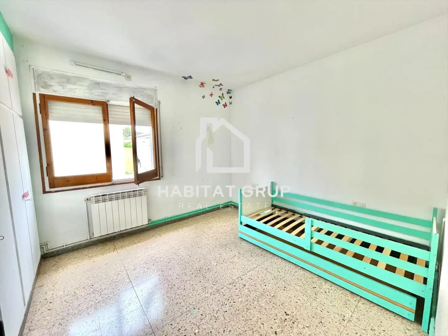 Habitación de Casa adosada en venta en Banyoles con Aire acondicionado, Calefacción y Jardín privado