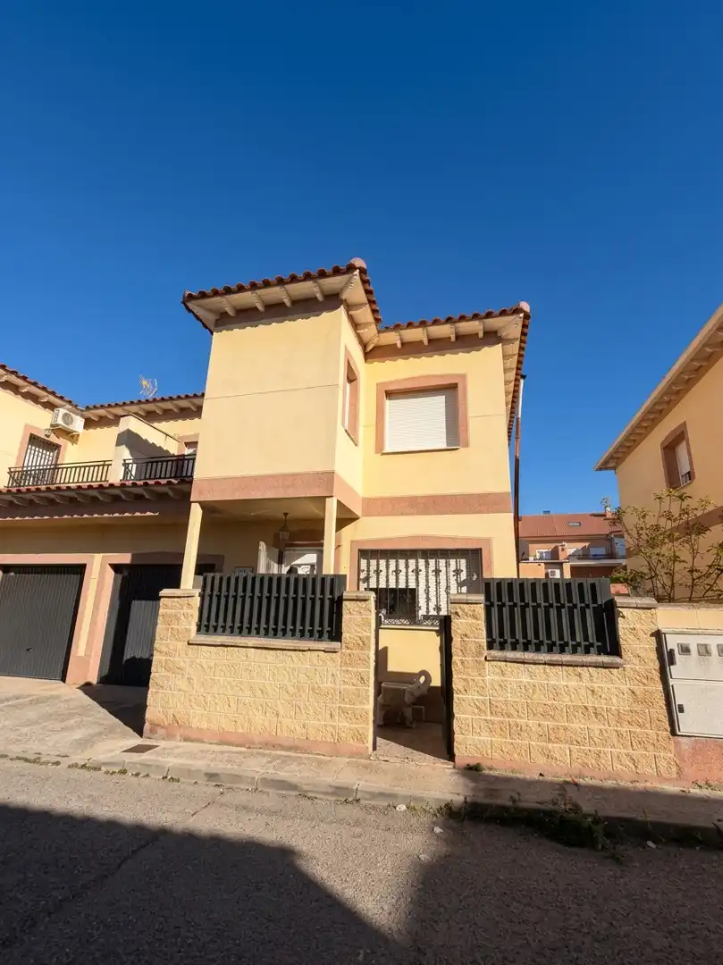 Exterior view of Detached homes for sale in El Viso de San Juan  with Heating and Terrace