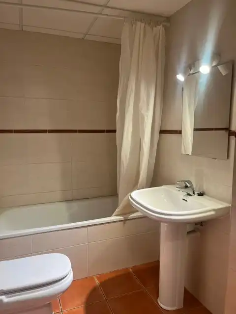 Bany de Apartament en venda en Esterri d'Àneu amb Calefacció, Parquet i Traster
