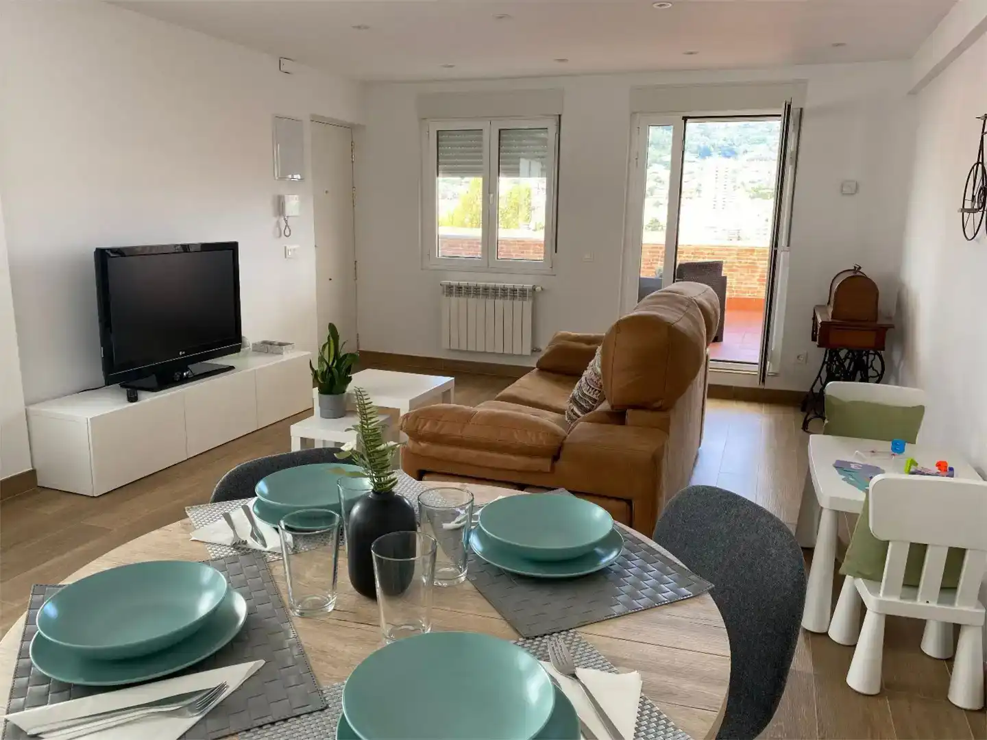 Wohnzimmer von Dachboden zur Miete in Oviedo 