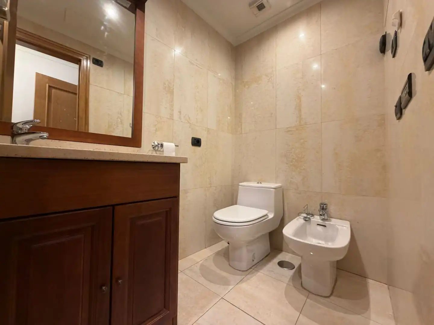 Baño de Piso de alquiler en A Coruña Capital  con Calefacción y Parquet