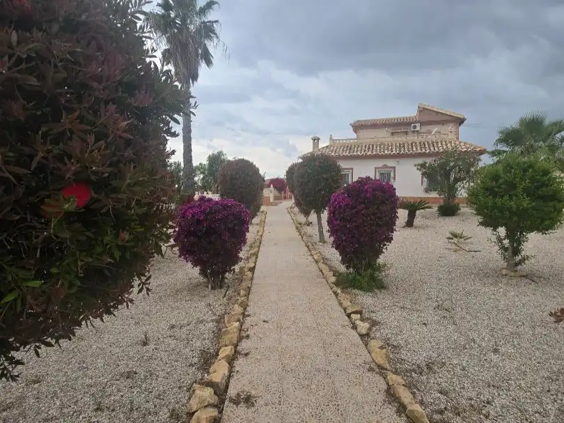 Chalet con jardín en venta en Calle Baños 3 45, imagen 2