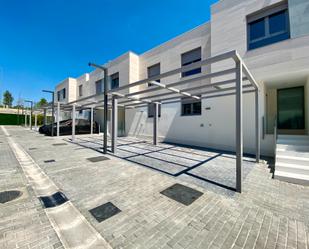 Vista exterior de Casa o xalet de lloguer en Boadilla del Monte amb Terrassa