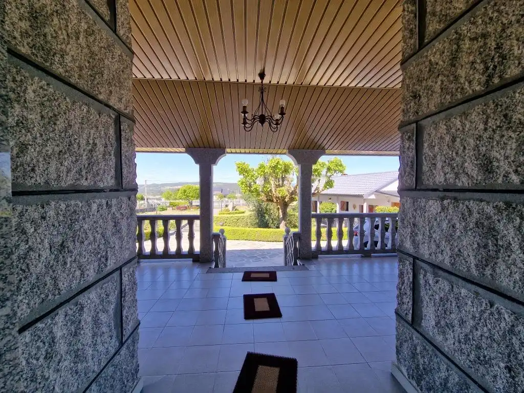 Casa o chalet en venta en Ourense Capital  con Calefacción, Jardín privado y Parquet