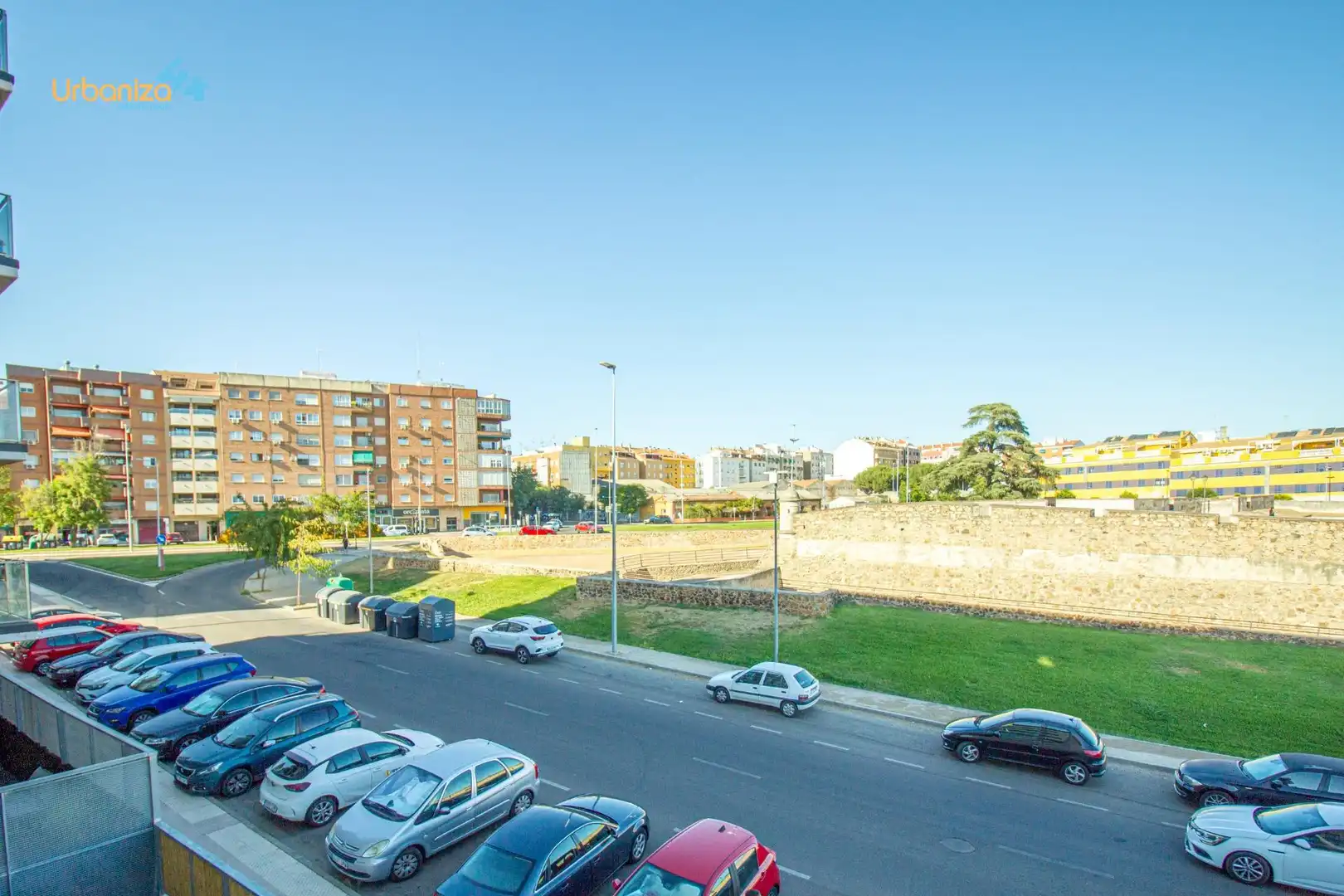 Parkplatz von Wohnung zum Verkauf in Badajoz mit Klimaanlage, Heizung und Privatgarten