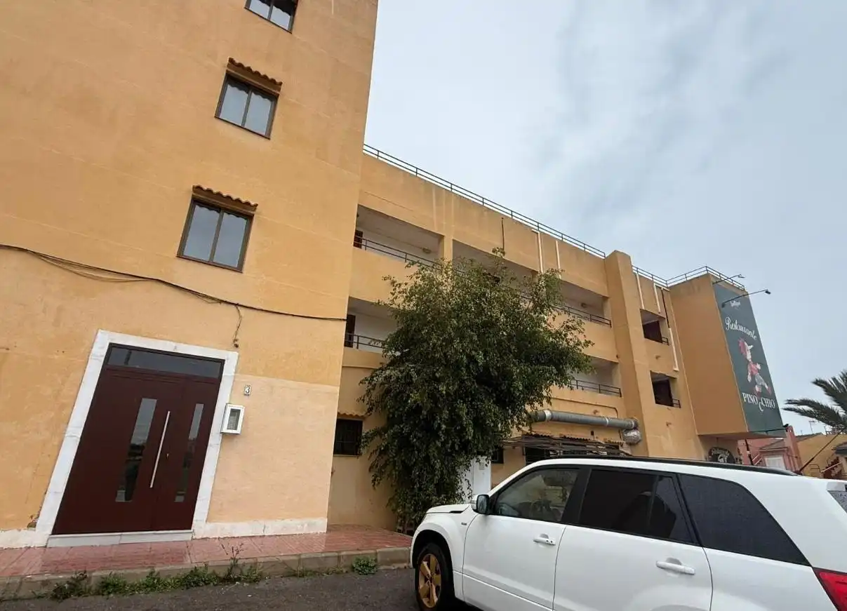 Außenansicht von Wohnung zum Verkauf in Torrevieja mit Klimaanlage, Terrasse und Möbliert