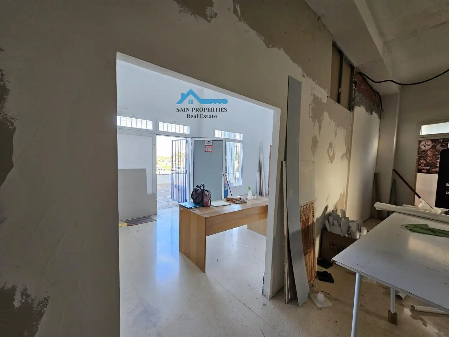 Local en venta en La Nucia con Terraza