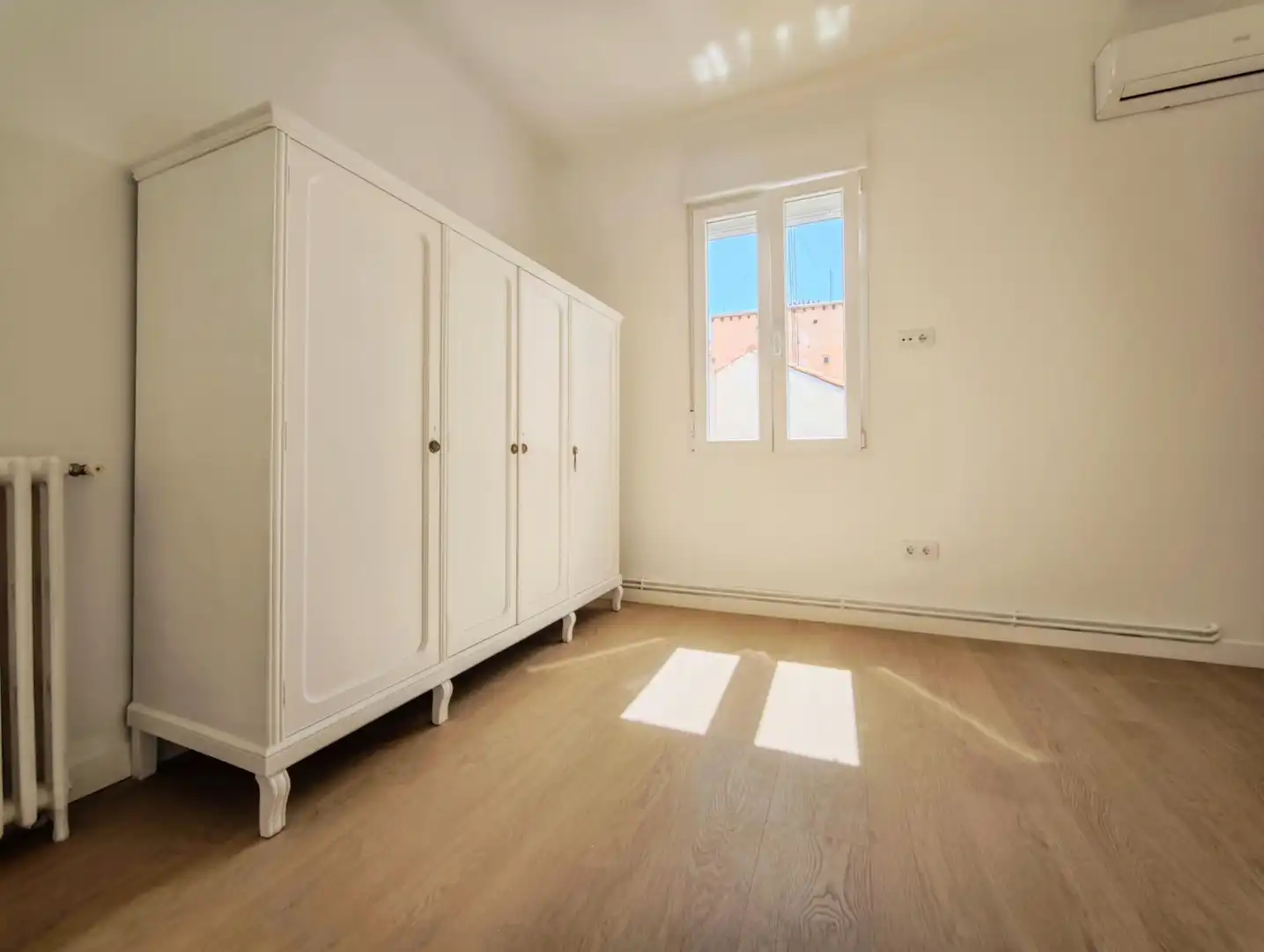 Schlafzimmer von Wohnung zur Miete in Madrid mit Klimaanlage, Heizung und Terrasse