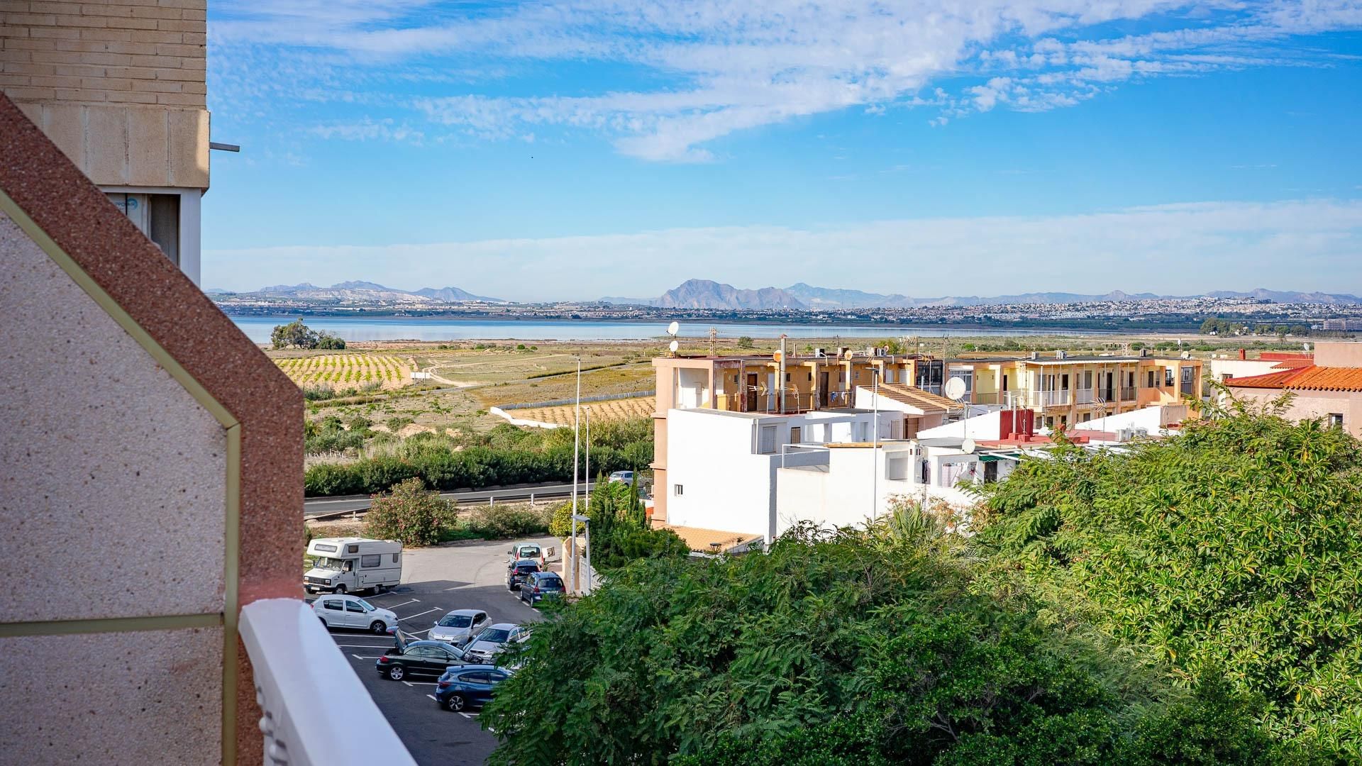 Vista exterior de Apartament en venda en Torrevieja amb Terrassa