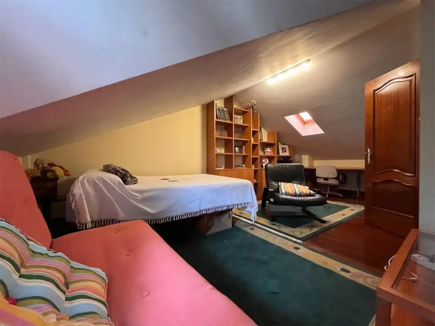 Schlafzimmer von Wohnung zum Verkauf in Basauri  mit Privatgarten, Parkett und Möbliert