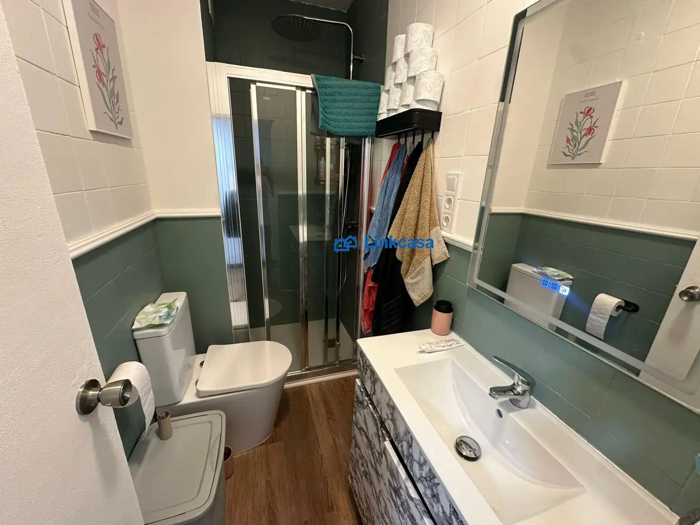Bathroom of Flat for sale in Madrid  with Air Conditioner, Heating and Parquet flooring