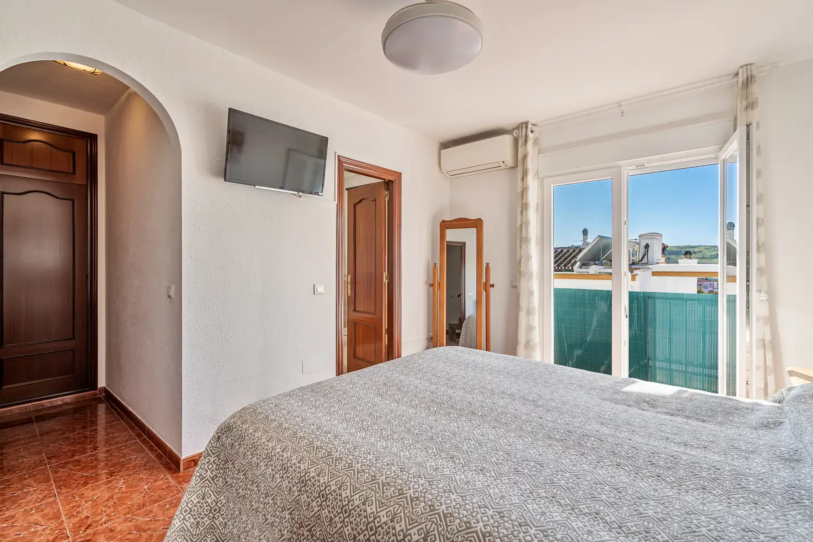 Dormitori de Casa adosada en venda en Estepona amb Aire condicionat i Terrassa