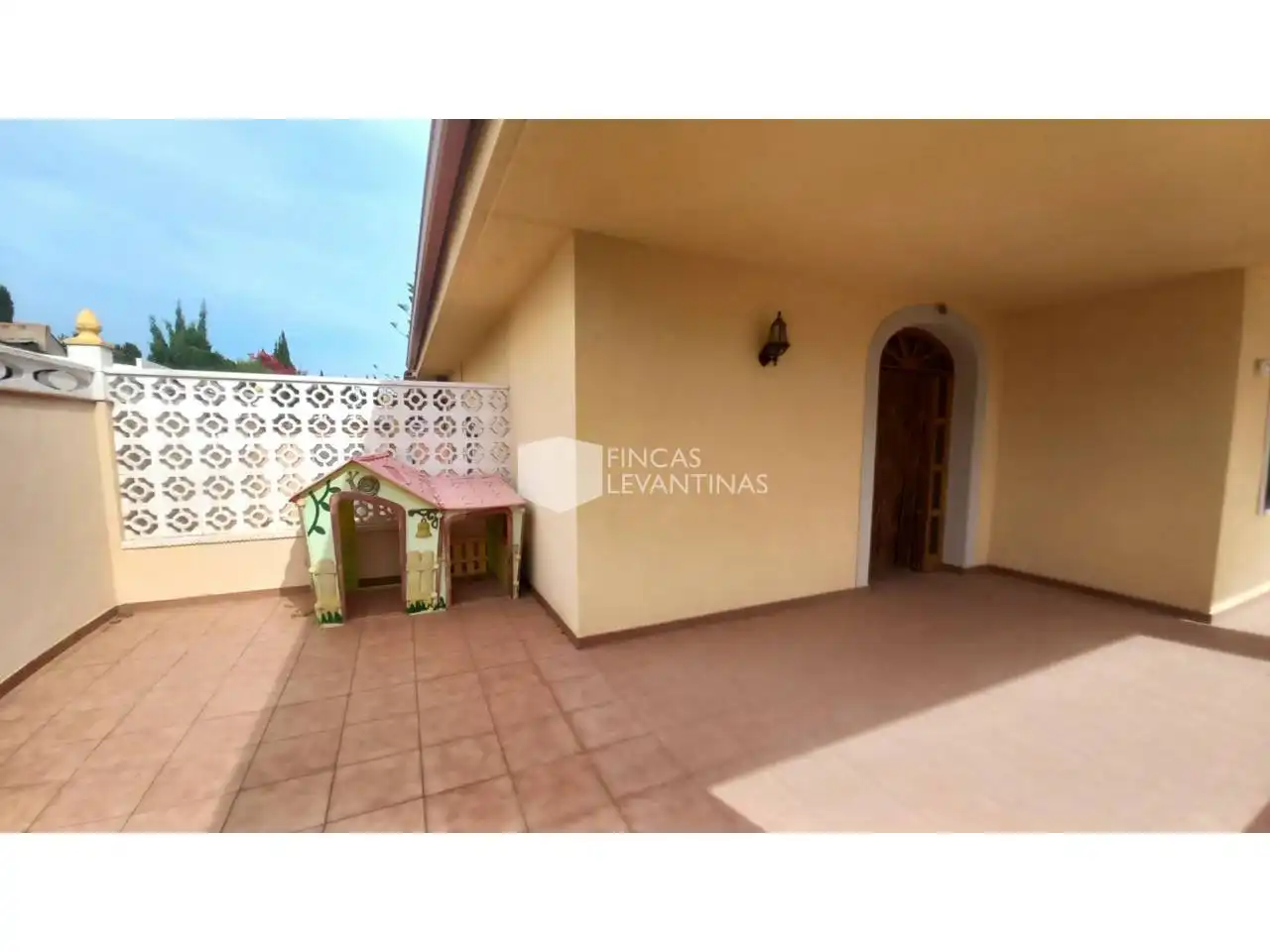Terrassa de Casa o xalet en venda en San Vicente del Raspeig / Sant Vicent del Raspeig amb Aire condicionat, Jardí privat i Terrassa
