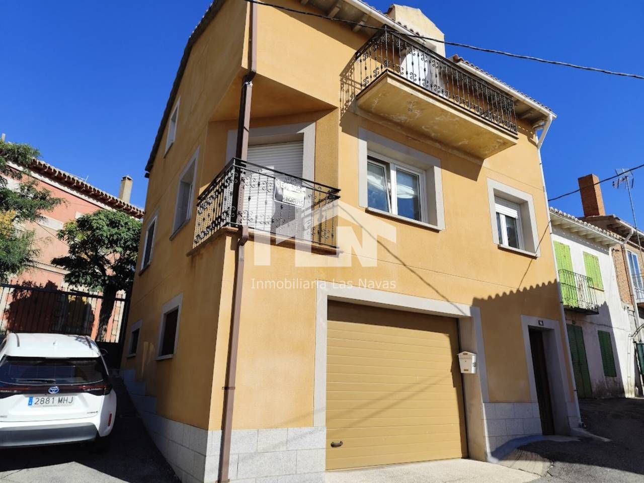 Exterior view of House or chalet for sale in Navalperal de Pinares  with Heating and Terrace