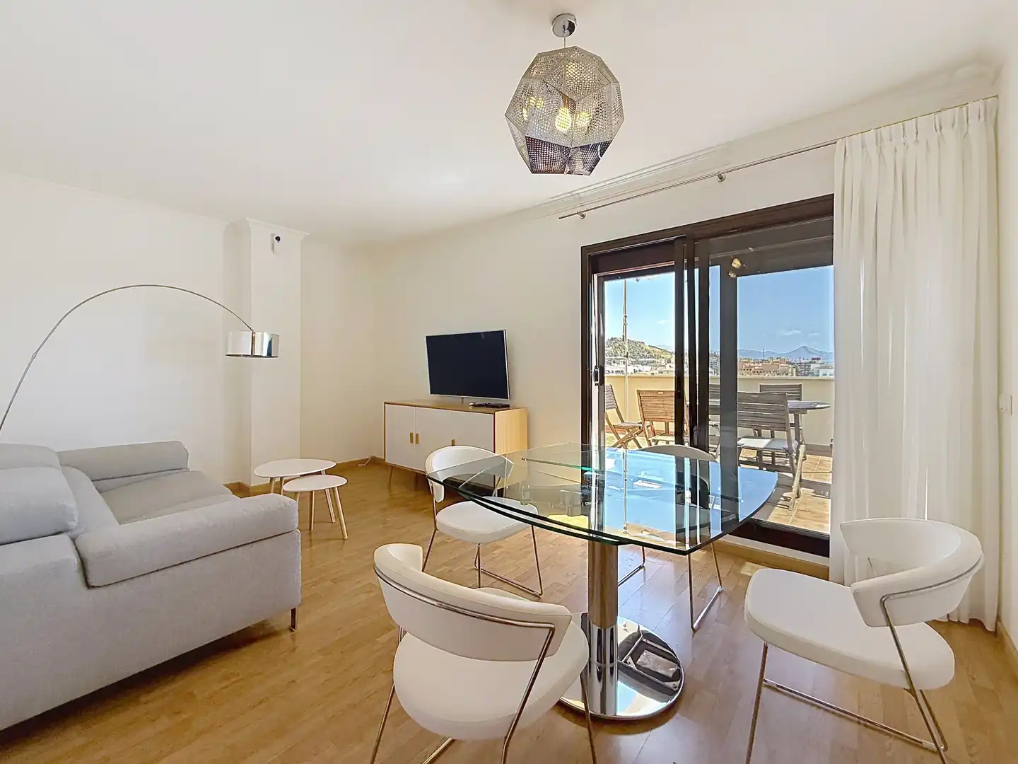 Sala de estar de Ático de alquiler en Málaga con Aire acondicionado, Terraza y Amueblado