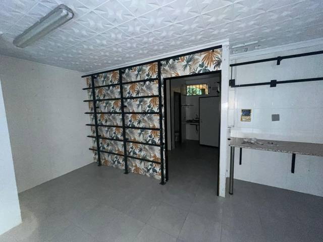 Local comercial en Venta en Calle Estrella Polar en Pino Montano - Consolación