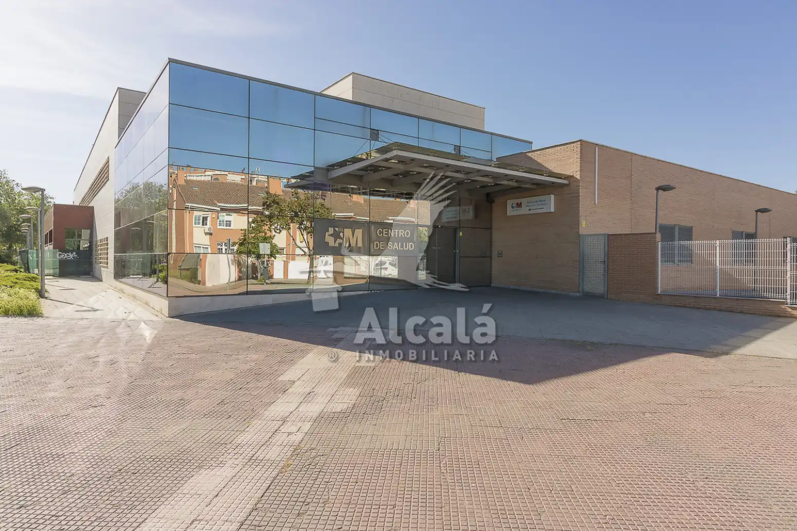 Vista exterior de Local en venta en Alcalá de Henares