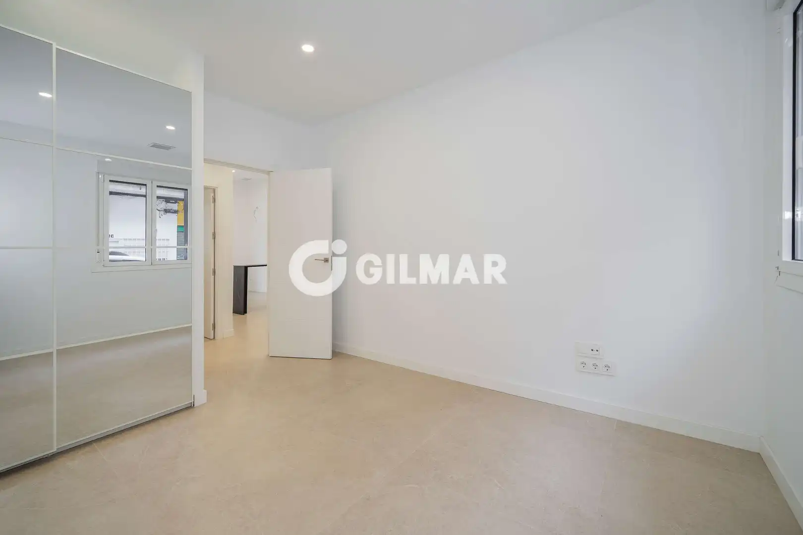 Habitación de Piso en venta en Madrid con Calefacción