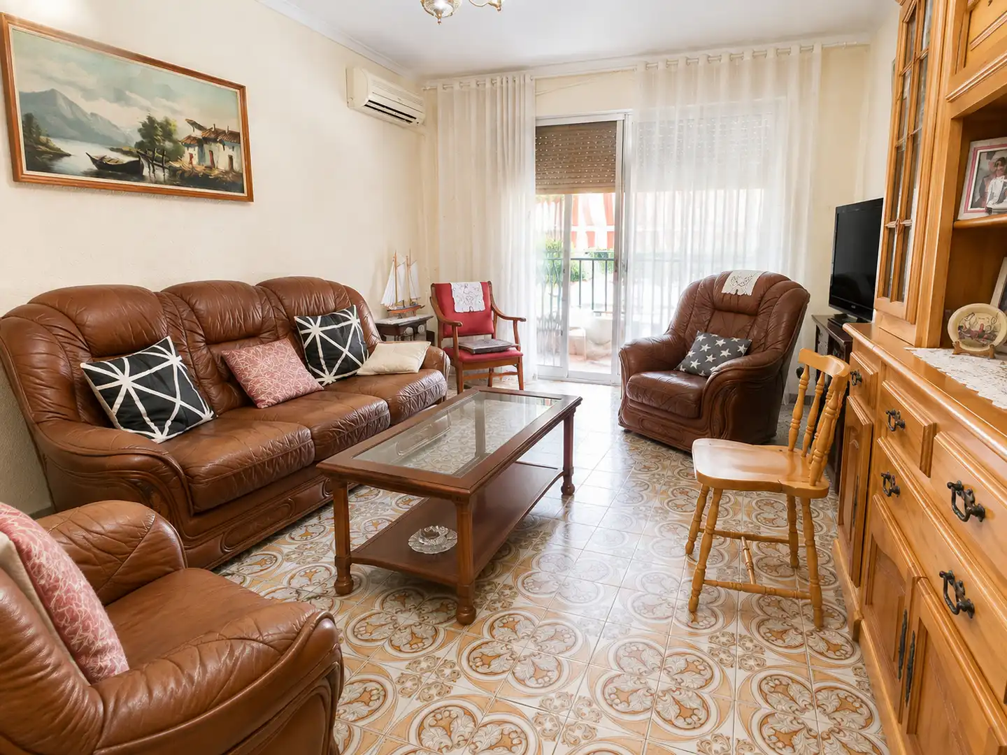Wohnzimmer von Erdgeschoss zum Verkauf in Tarragona mit Klimaanlage, Privatgarten und Terrasse
