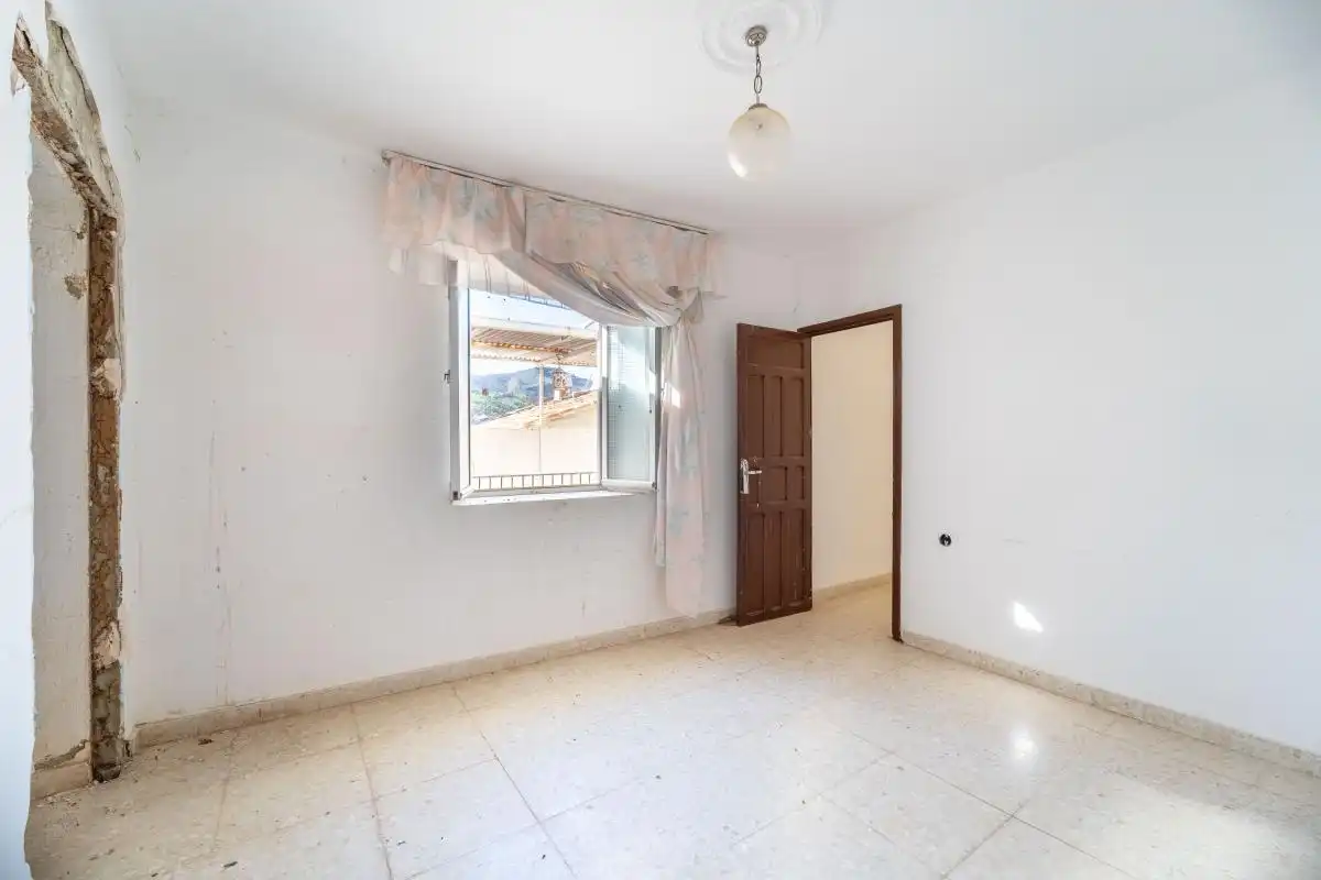Habitación de Casa adosada en venta en Benamargosa con Calefacción, Terraza y Balcón