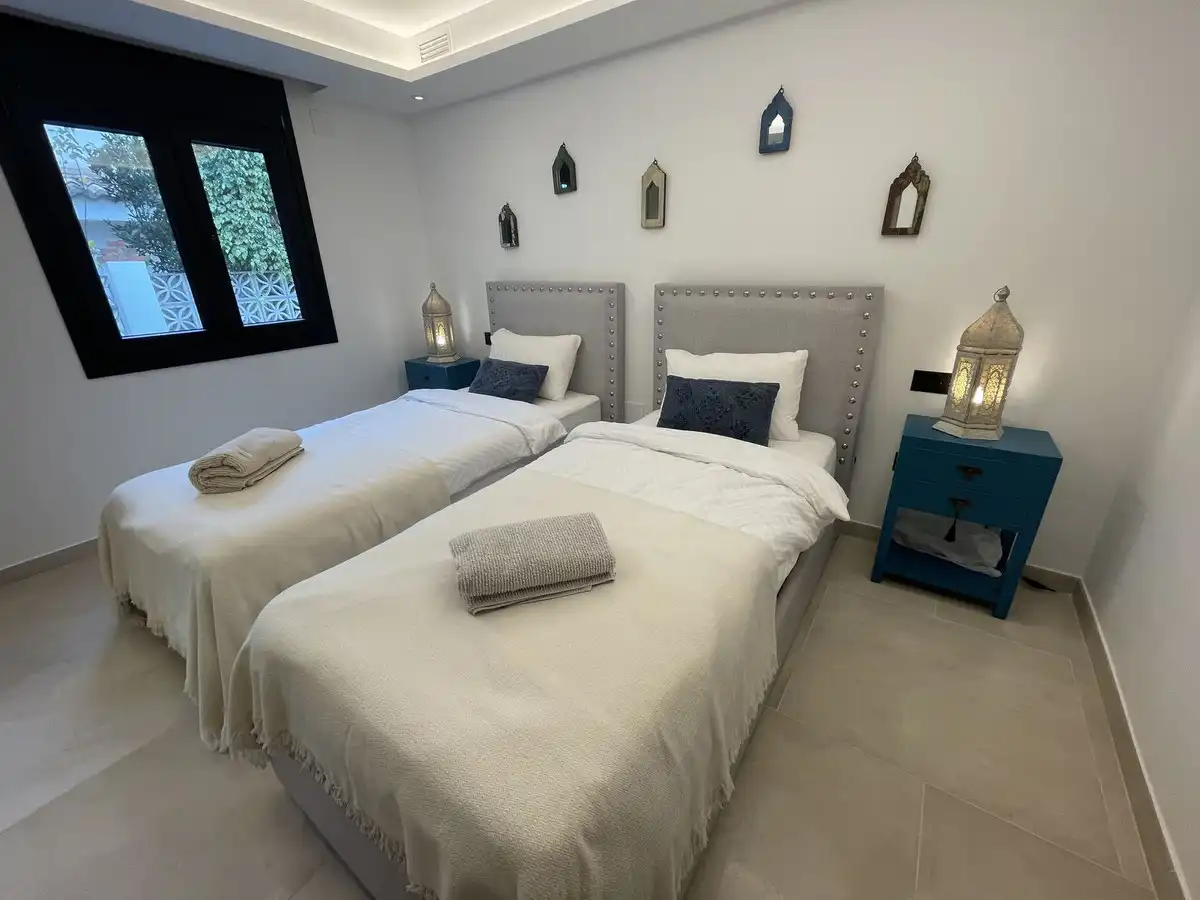 Habitación de Casa o chalet de alquiler en Marbella con Aire acondicionado, Jardín privado y Piscina