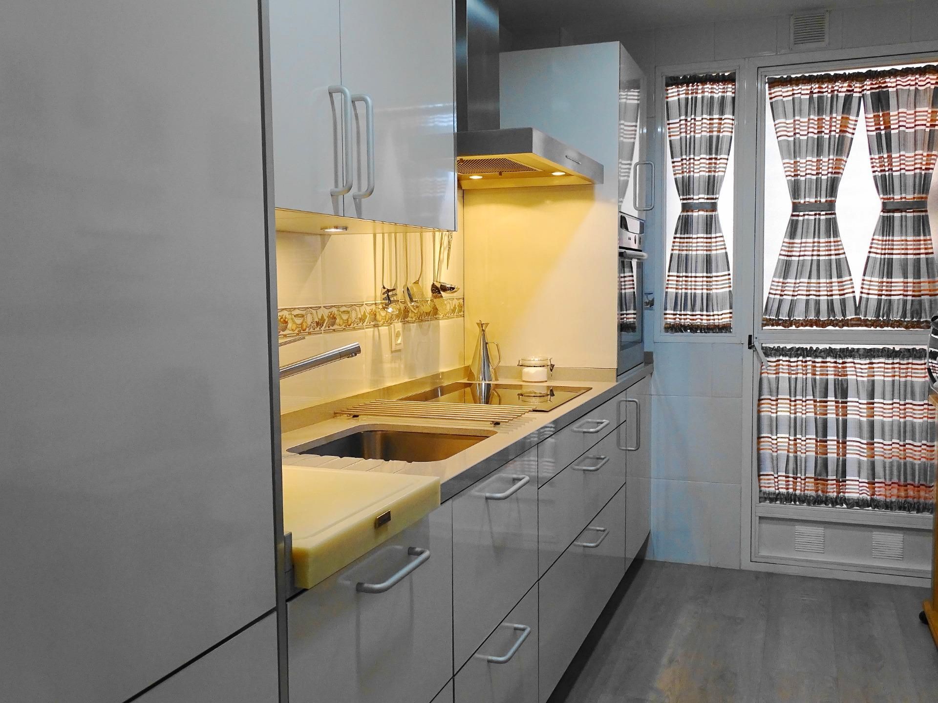 Kitchen of Flat for sale in  Granada Capital