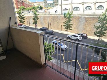 Pis amb balcó en venda a Juan de Garay Kalea