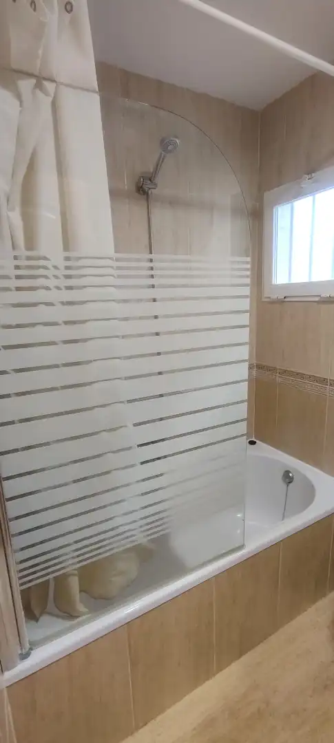 Baño de Casa adosada de alquiler en Benicasim / Benicàssim con Aire acondicionado, Calefacción y Jardín privado