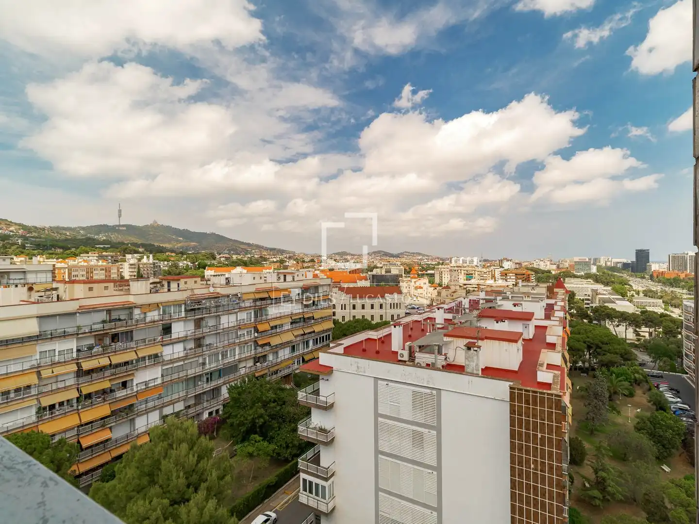 Außenansicht von Wohnung zum Verkauf in Barcelona mit Klimaanlage, Terrasse und Abstellraum
