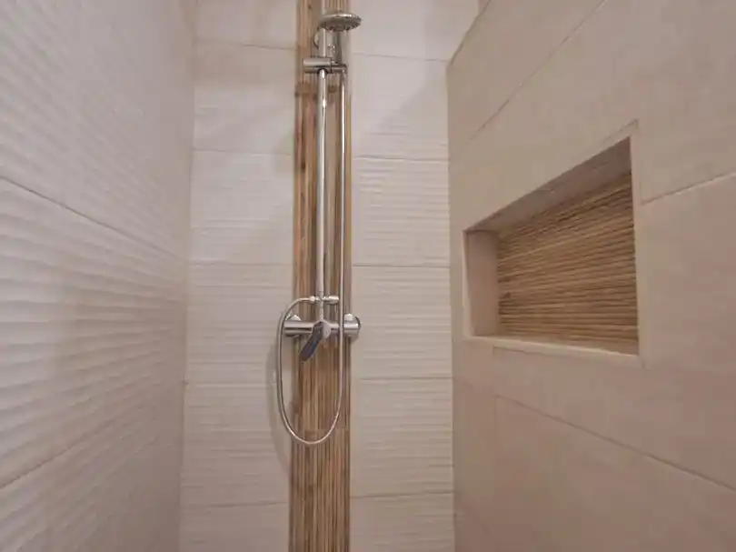 Baño de Piso de alquiler en Sevilla con Aire acondicionado, Parquet y Amueblado