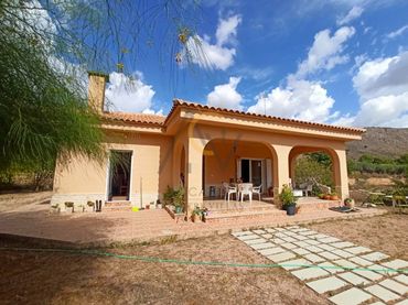 Xalet amb piscina en venda a Hondón de las Nieves / El Fondó de les Neus