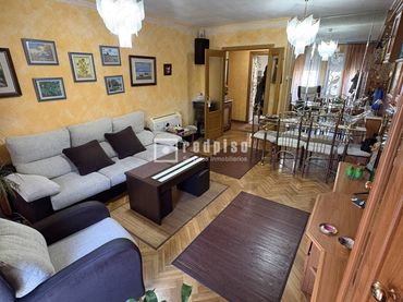 Piso con ascensor en venta en Ciudad Lineal