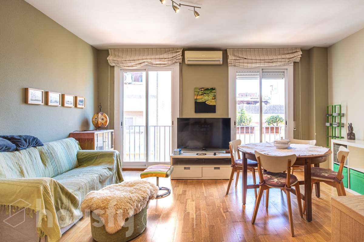 Living room of Duplex for sale in  Barcelona Capital  with Air Conditioner and Parquet flooring