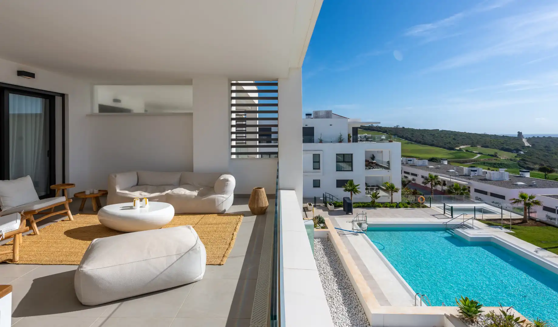 Terrasse von Wohnungen zum Verkauf in La Alcaidesa mit Klimaanlage, Terrasse und Abstellraum