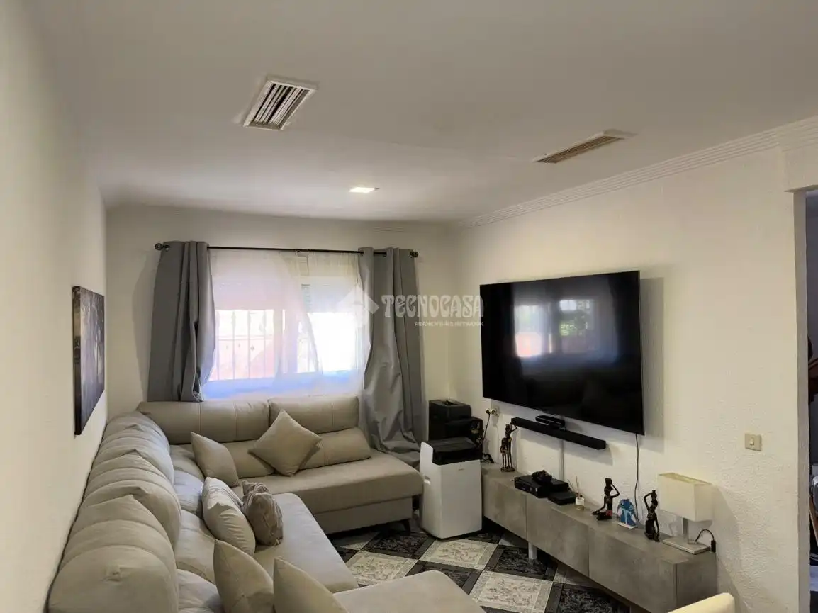 Sala de estar de Casa adosada en venta en Sevilla