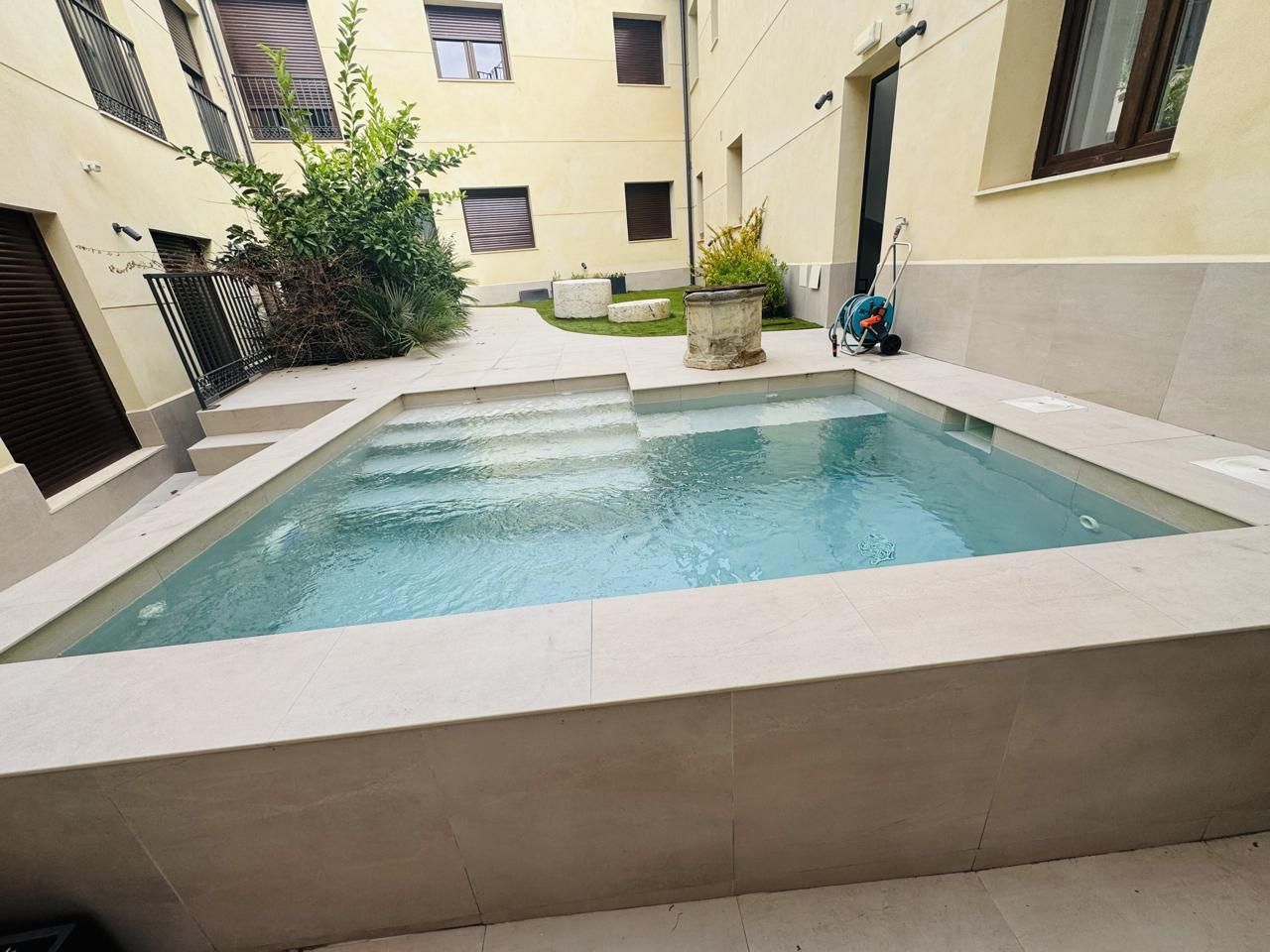 Piscina de Planta baja en venta en  Toledo Capital