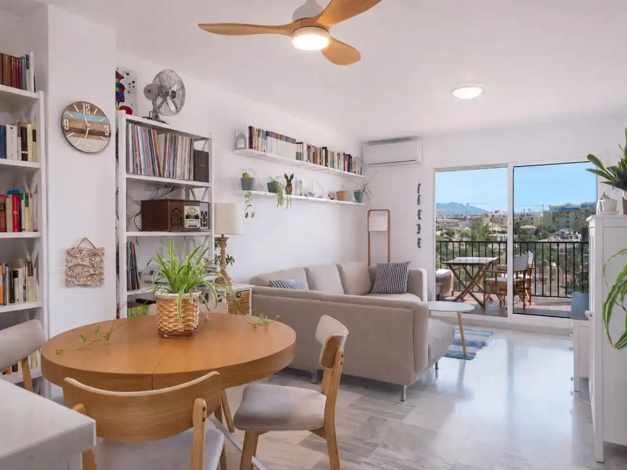 Living room of Flat for sale in Mijas  with Air Conditioner, Storage room and Swimming Pool