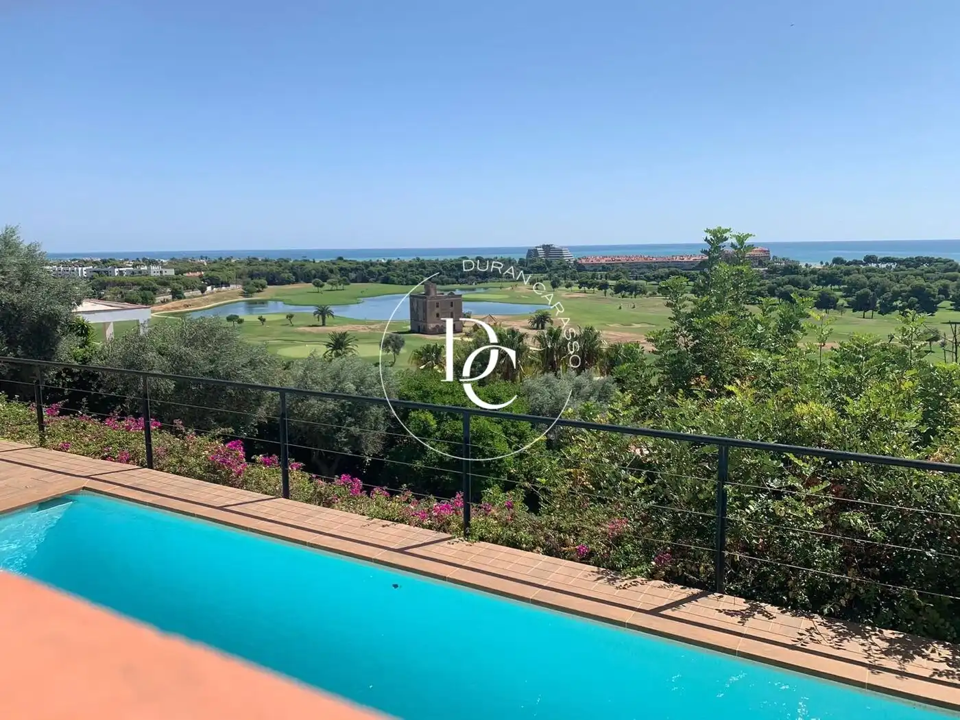 Vista exterior de Casa o xalet de lloguer en Sitges amb Calefacció, Jardí privat i Terrassa