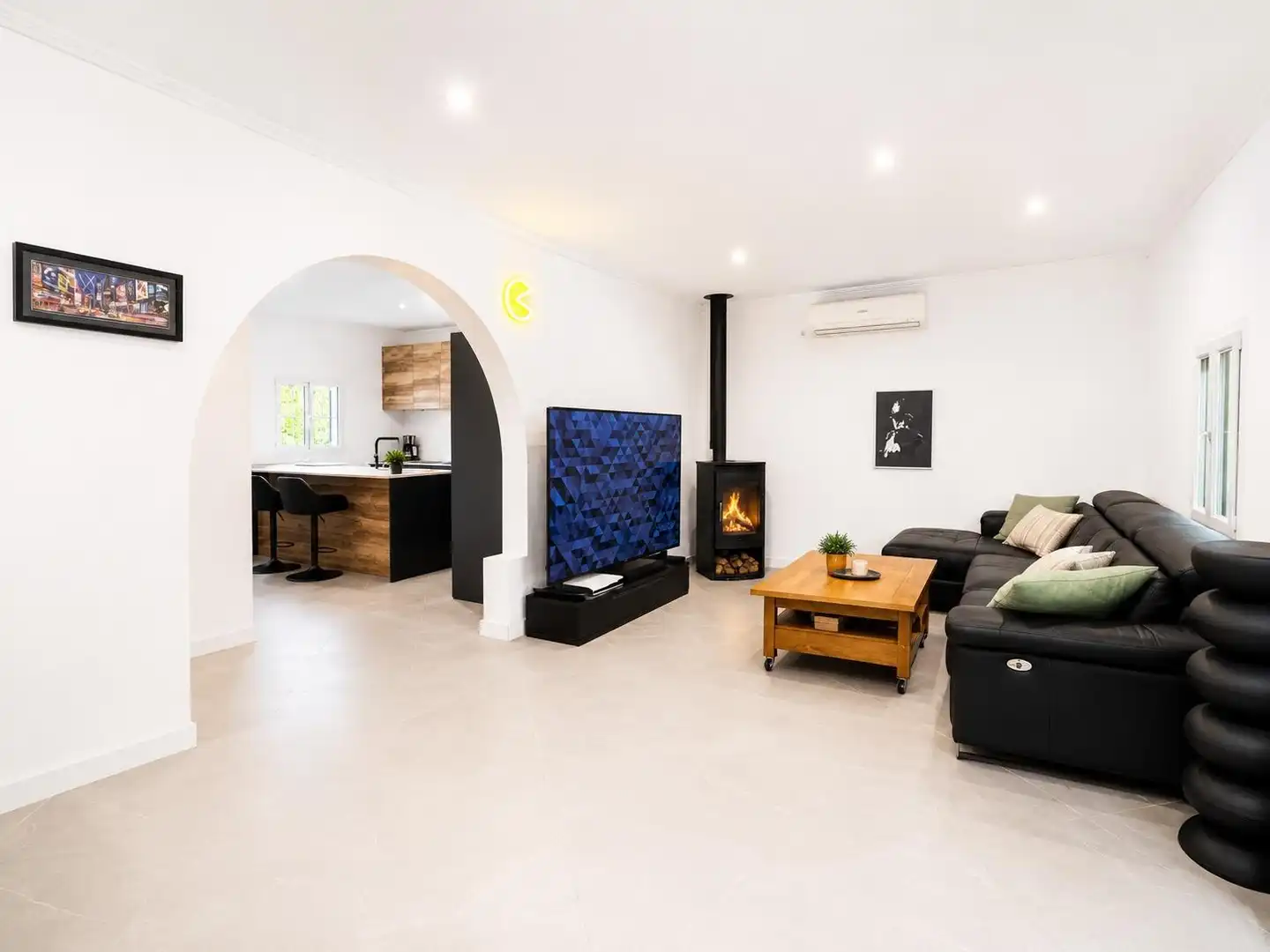 Sala de estar de Finca rústica en venta en Sant Joan con Aire acondicionado, Calefacción y Jardín privado