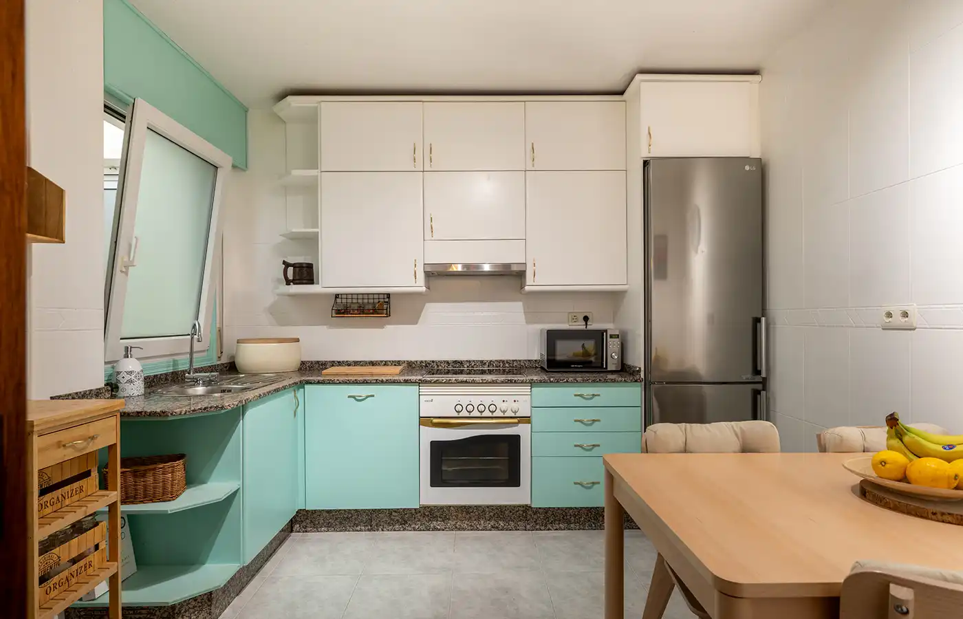 Küche von Maisonette zum Verkauf in A Coruña Capital  mit Parkett, Ofen und Waschmaschine