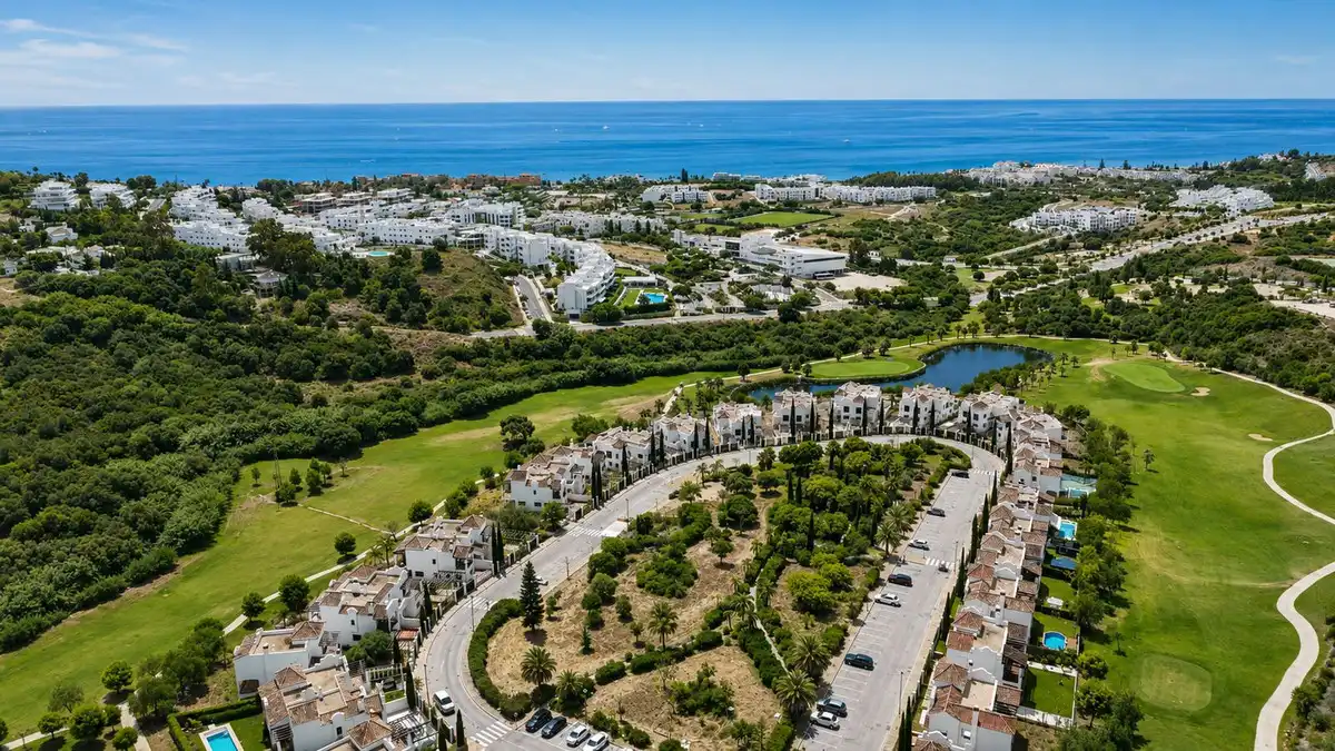 Vista exterior de Casa o chalet en venta en Estepona con Aire acondicionado, Jardín privado y Terraza