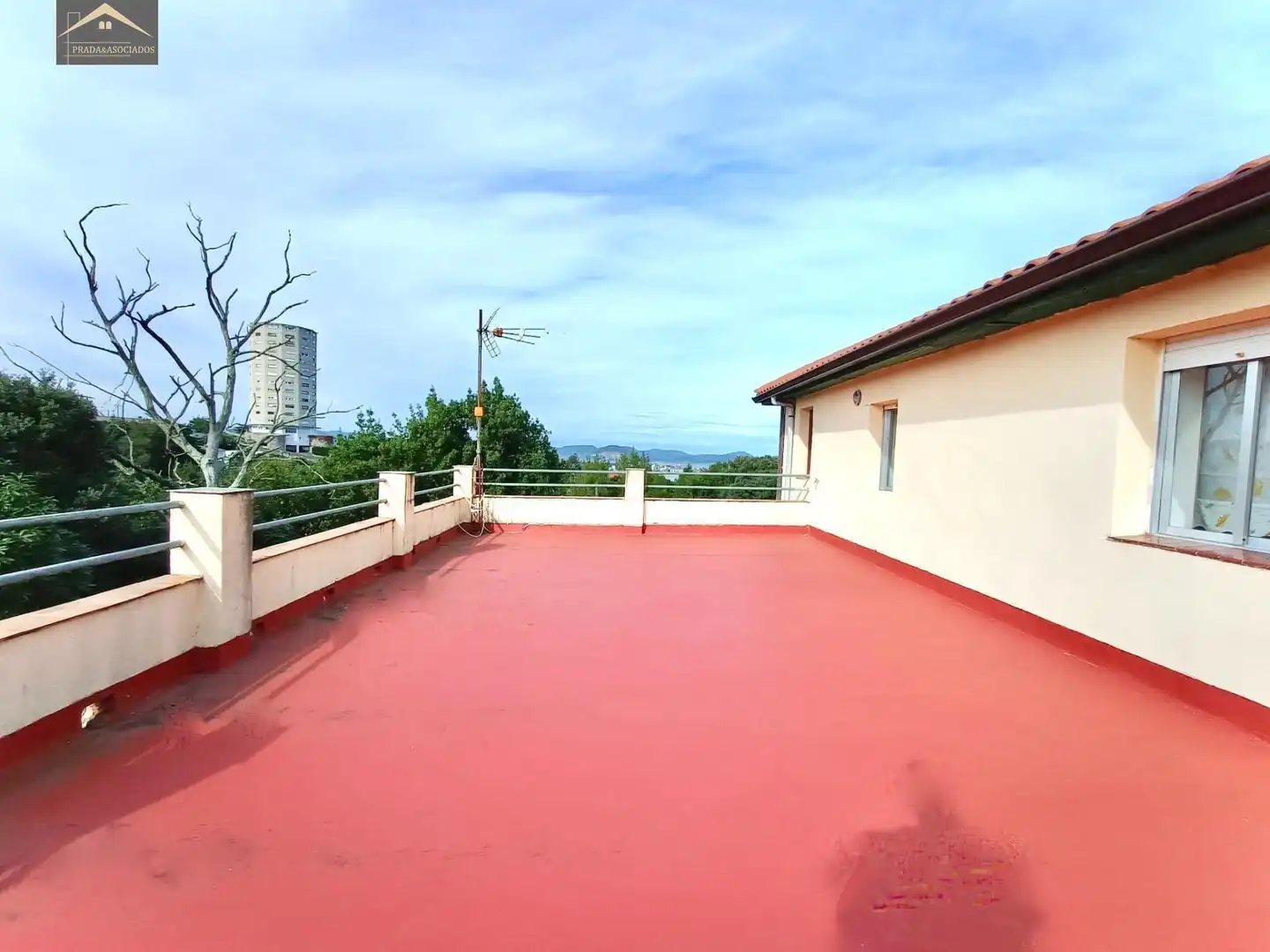 Terrassa de Casa o xalet en venda en Laredo amb Calefacció, Jardí privat i Terrassa