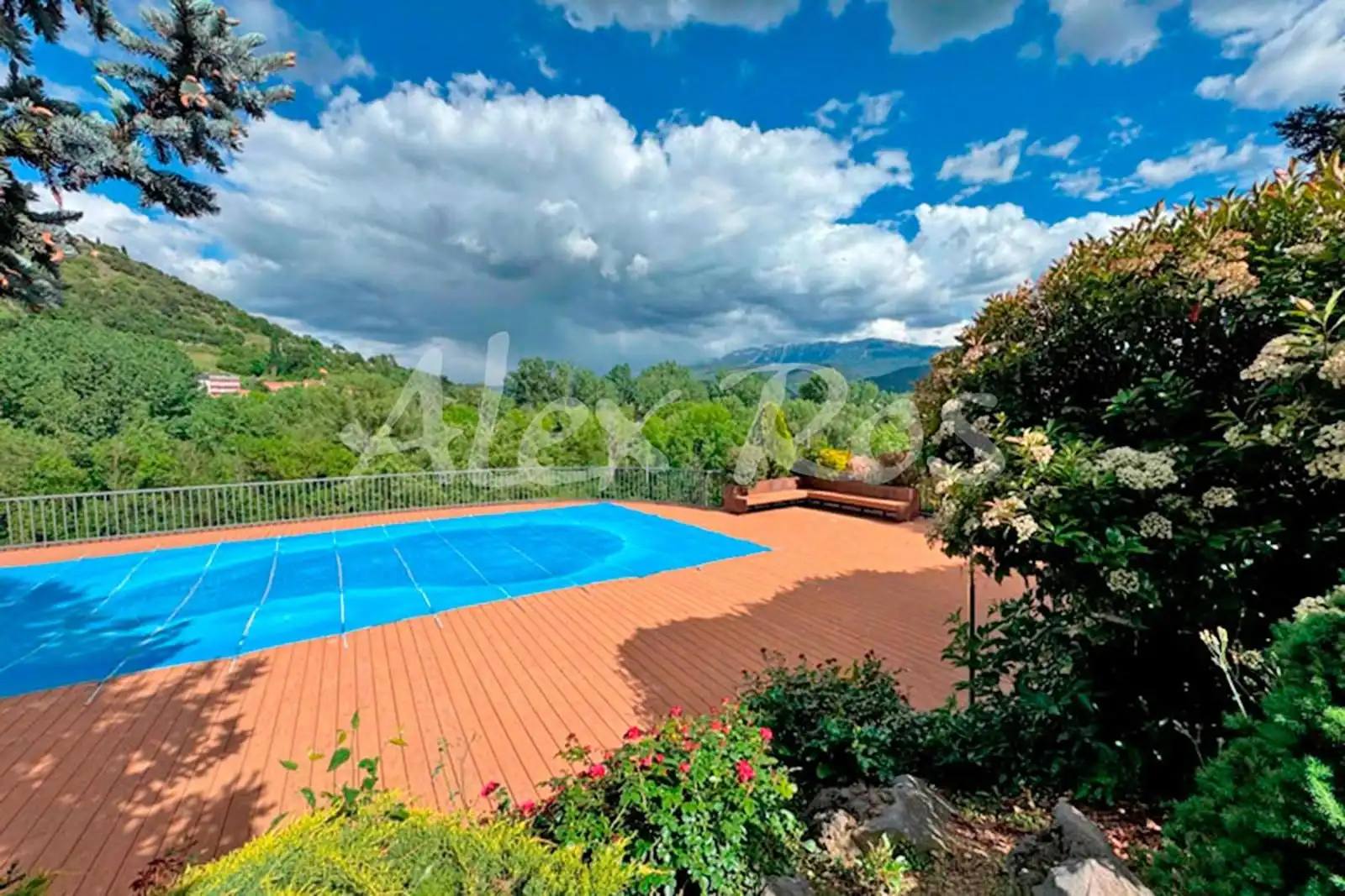 Piscina de Casa o xalet en venda en La Seu d'Urgell amb Aire condicionat, Calefacció i Jardí privat