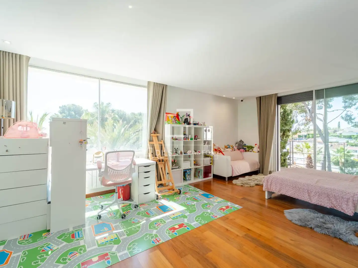 Dormitori de Casa o xalet en venda en Riba-roja de Túria amb Aire condicionat, Jardí privat i Terrassa