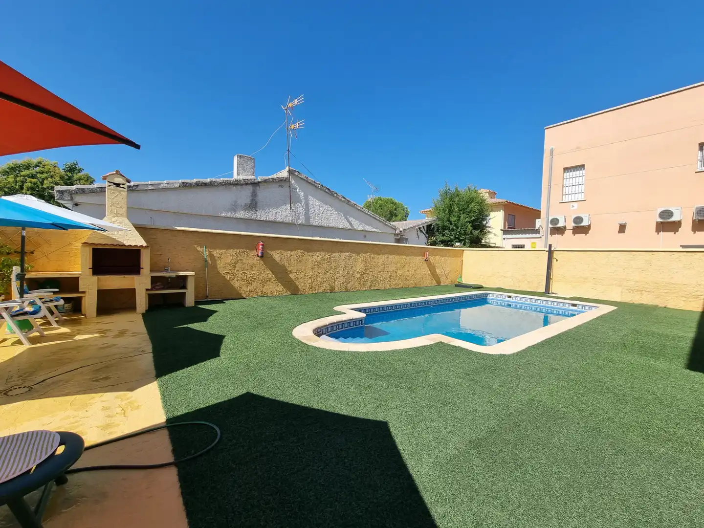Piscina de Casa o xalet en venda en Escalona amb Aire condicionat, Jardí privat i Traster