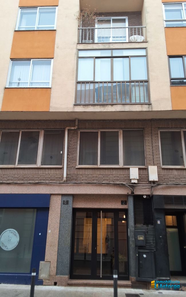 Vista exterior de Piso de alquiler en Astorga con Calefacción, Terraza y Amueblado