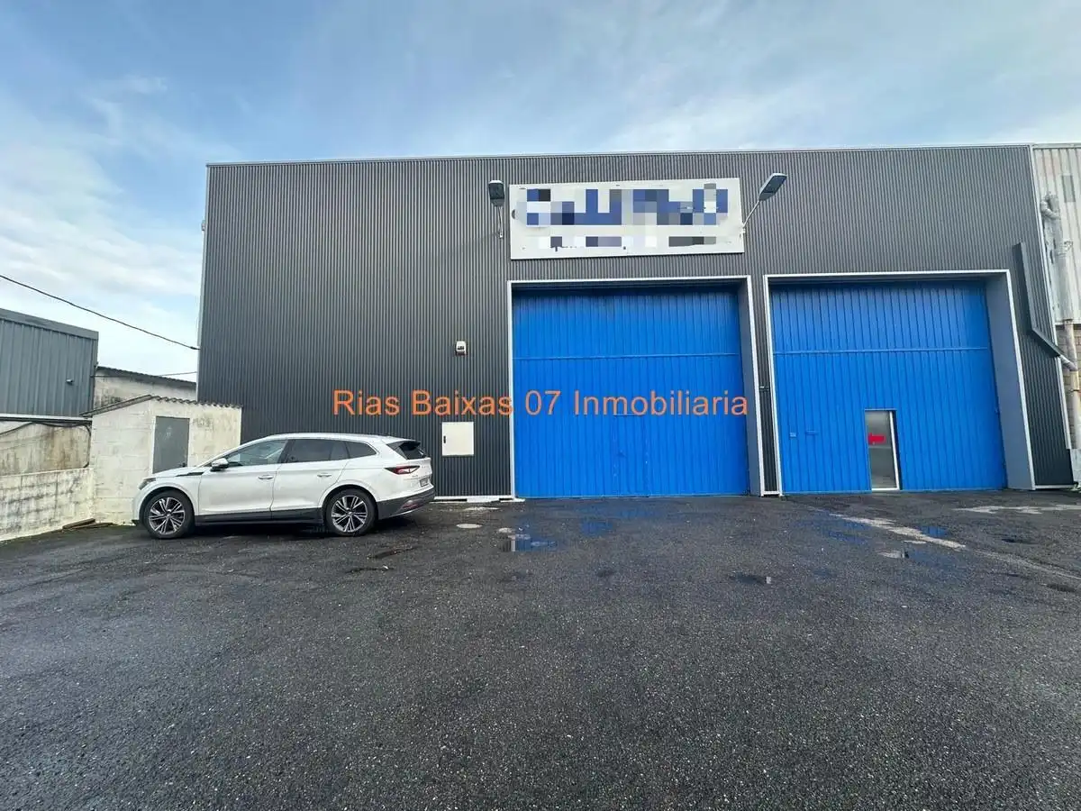 Nave industrielle à vendre à Mos