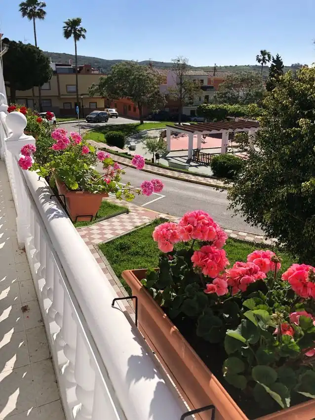 Vista exterior de Casa adosada en venda en Los Barrios