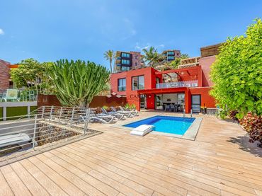 Chalet con piscina en venta en Swing